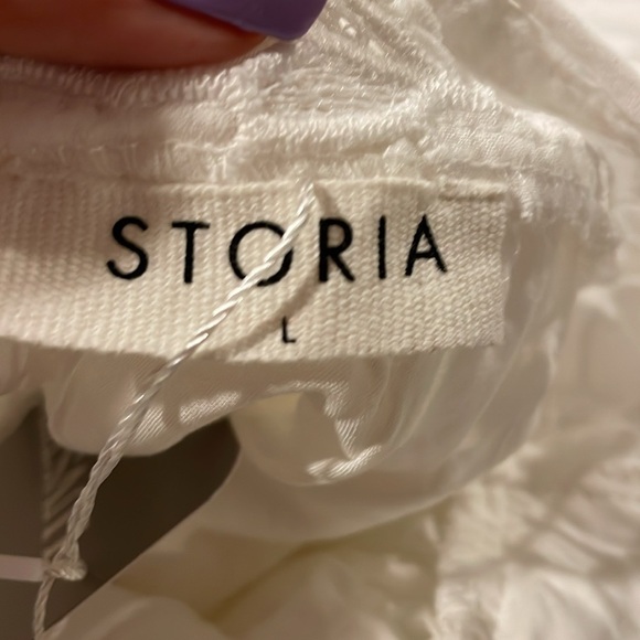 Storia White Lace Dress with Floral Design - Picture 6 of 6